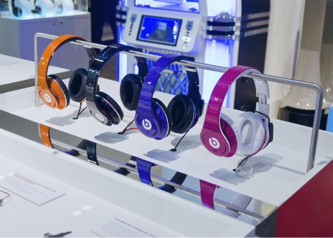 SD's best interactive displays designed to enhance earphone product sales.